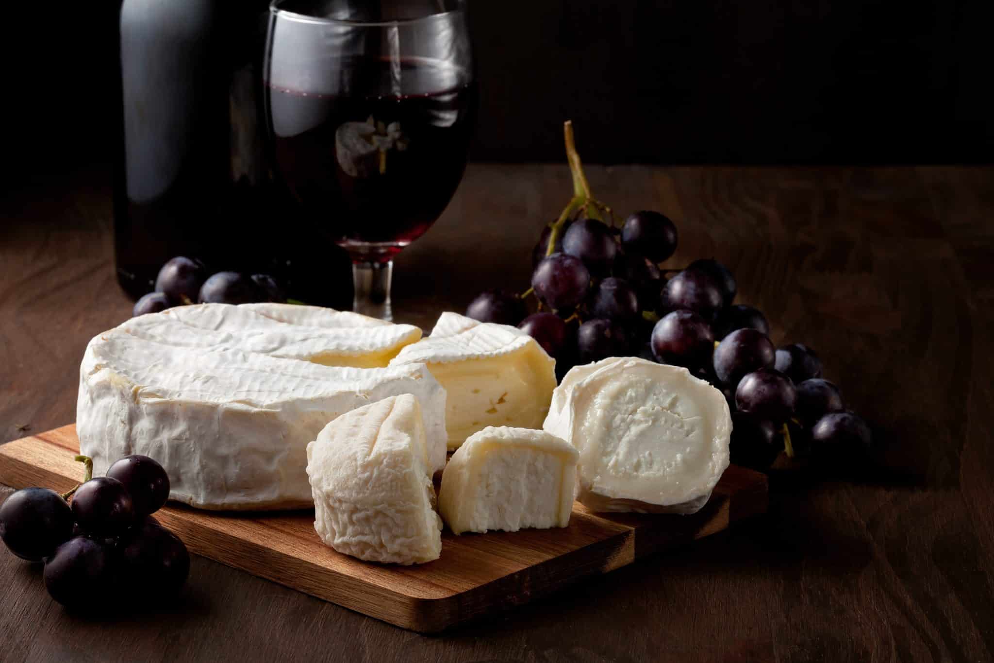Quel choix de vin pour sublimer votre plateau de fromages ?